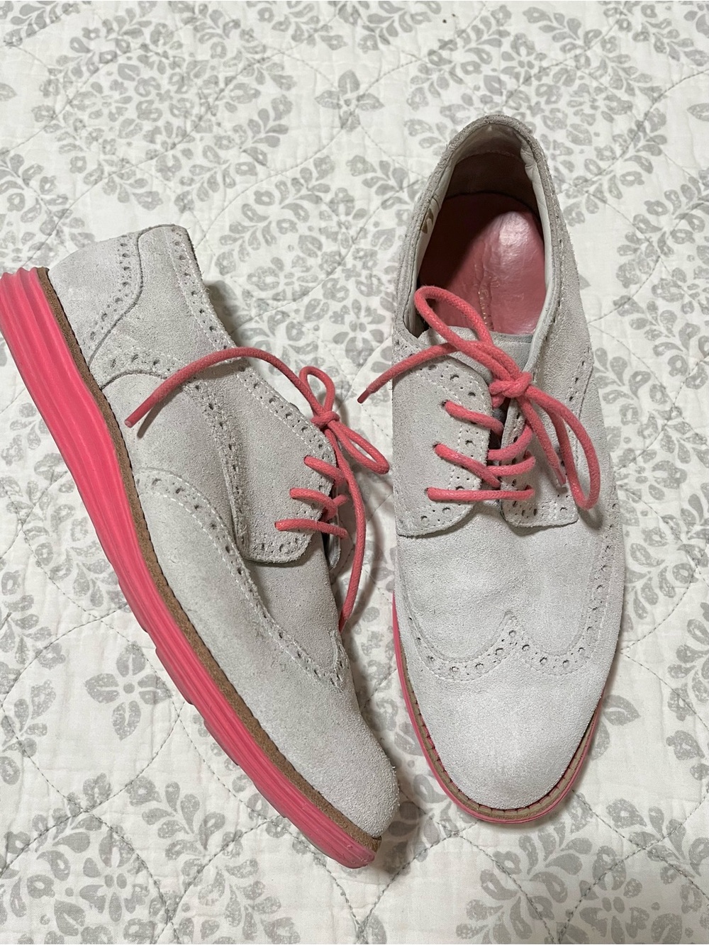 7 Cole Haan Lunagrand Light Gray Suede Wingtip Oxfords with Pink Accents